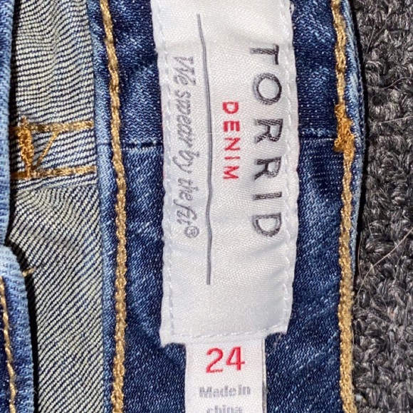 Torrid Jean shorts - Picture 3 of 3